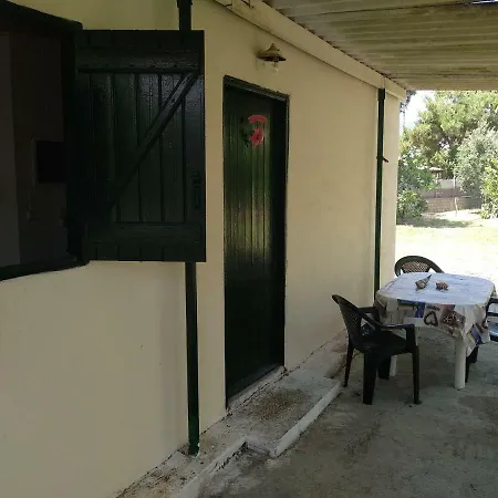 Διαμέρισμα The Big Garden Bungalow Άγιος Γεώργιος